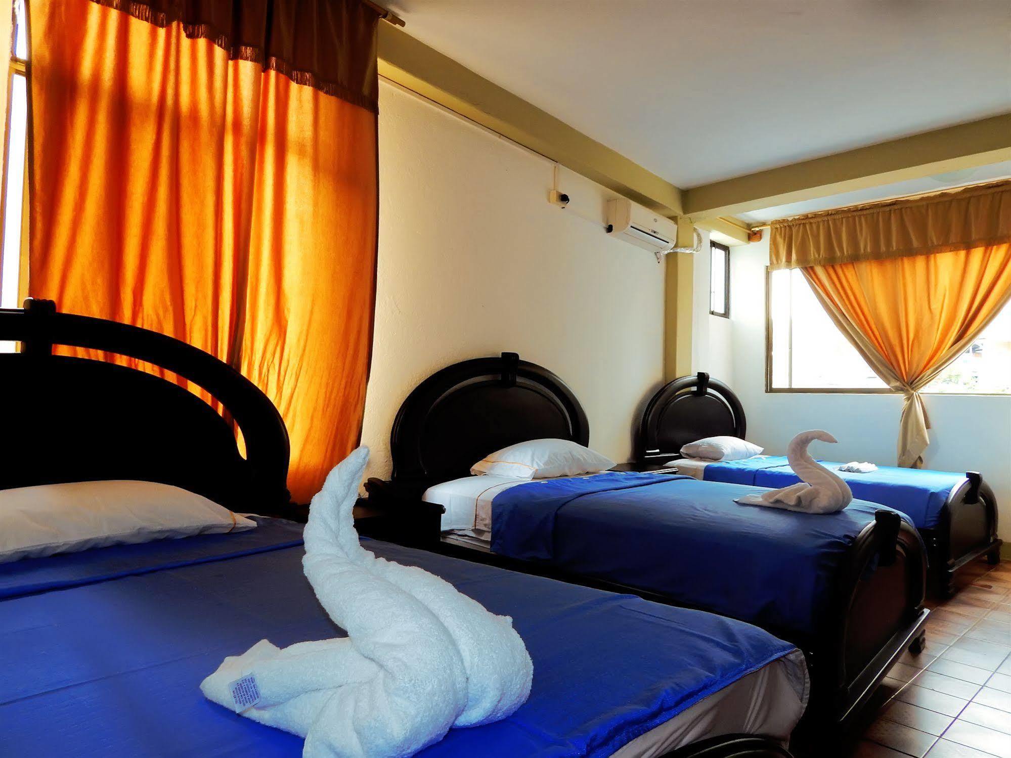 Hostal Cormorant Flightless Пуэрто-Айора Экстерьер фото